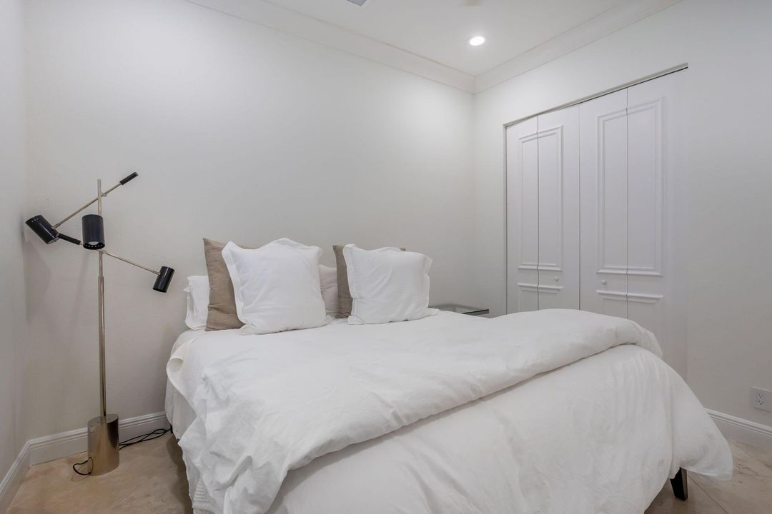 Под контрактом: $1,475,000 (3 спален, 4 ванн, 3083 Квадратных фут)