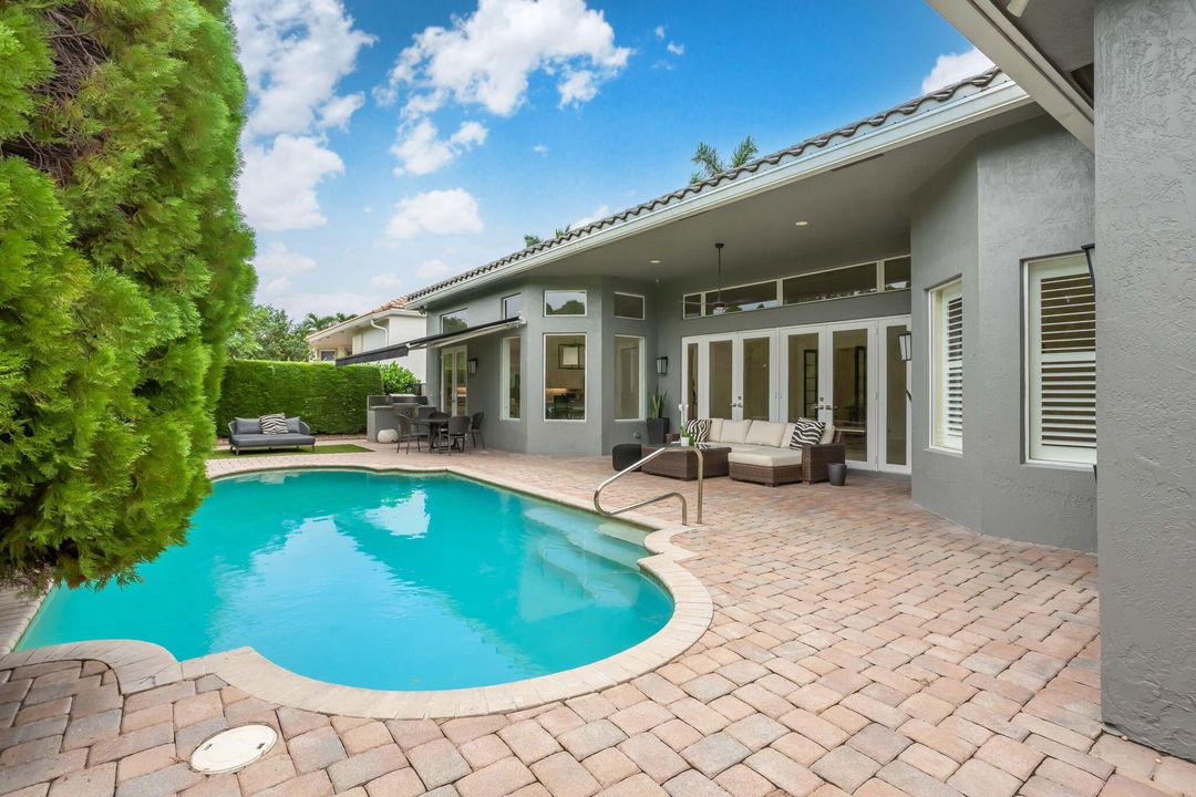 Под контрактом: $1,475,000 (3 спален, 4 ванн, 3083 Квадратных фут)