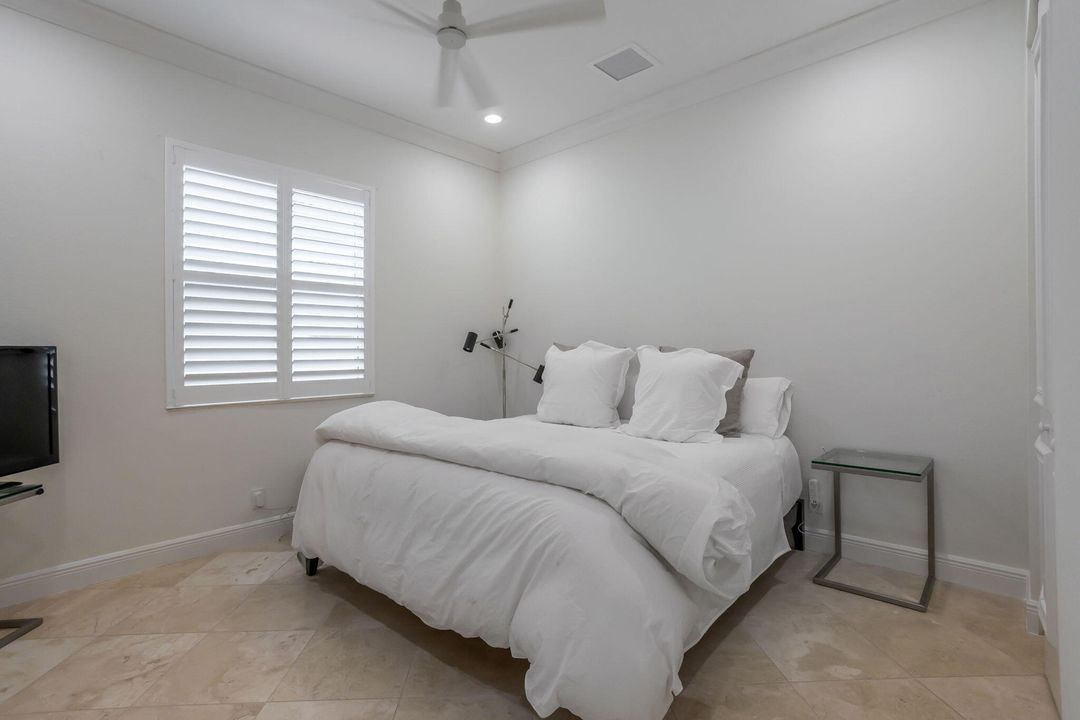 Под контрактом: $1,475,000 (3 спален, 4 ванн, 3083 Квадратных фут)