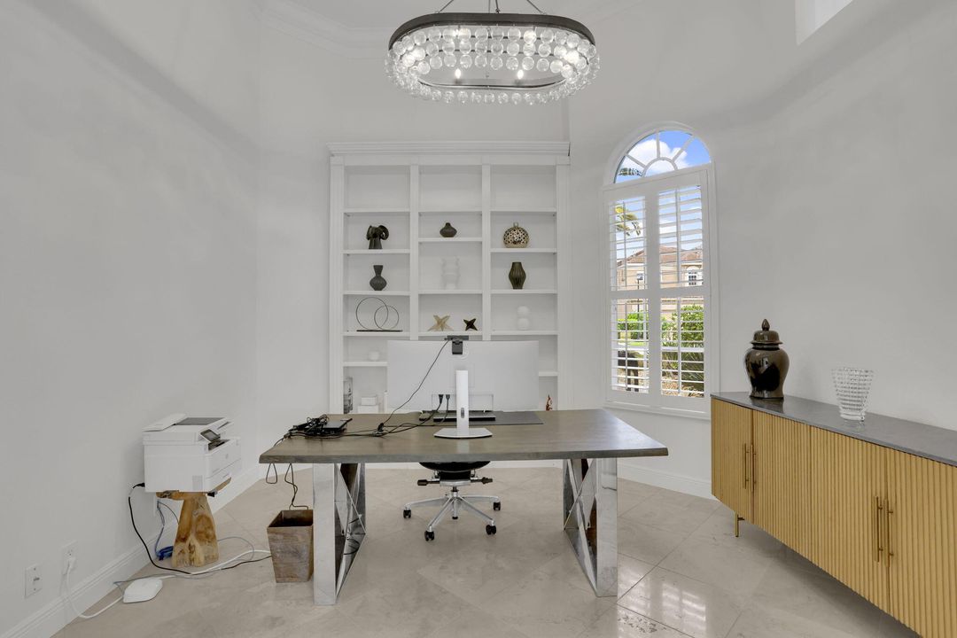 Под контрактом: $1,475,000 (3 спален, 4 ванн, 3083 Квадратных фут)