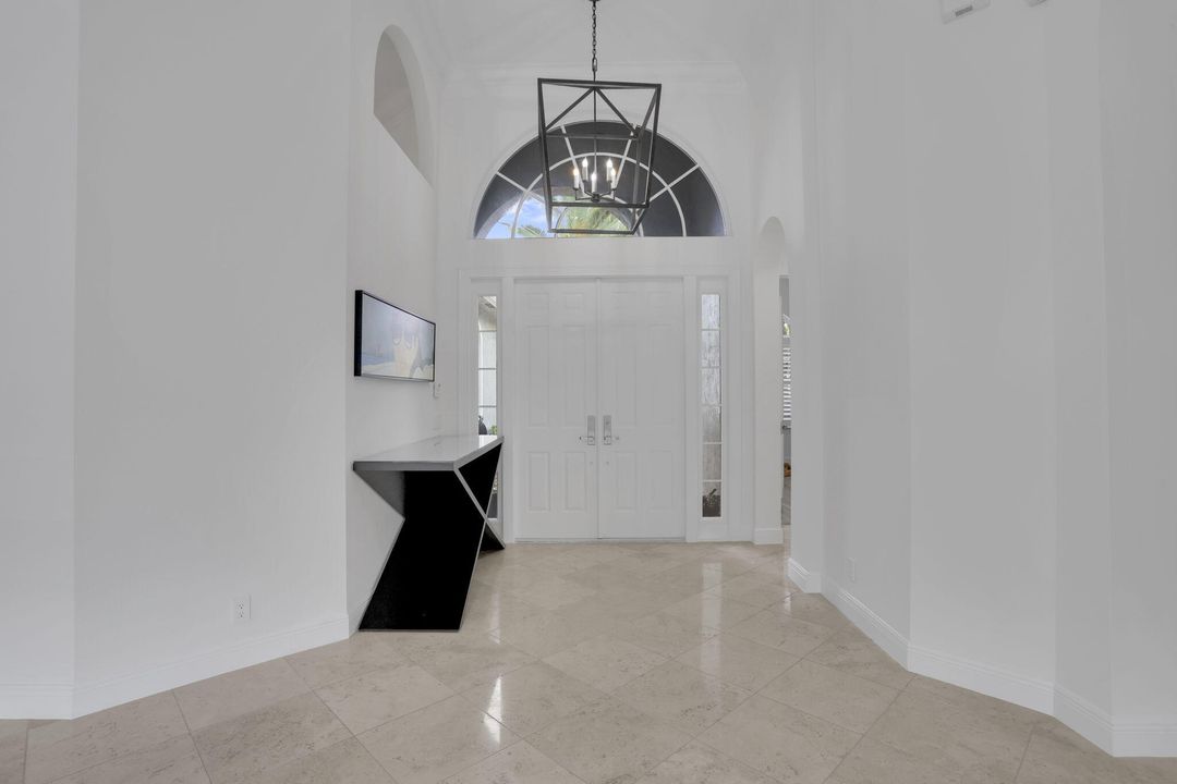 Под контрактом: $1,475,000 (3 спален, 4 ванн, 3083 Квадратных фут)