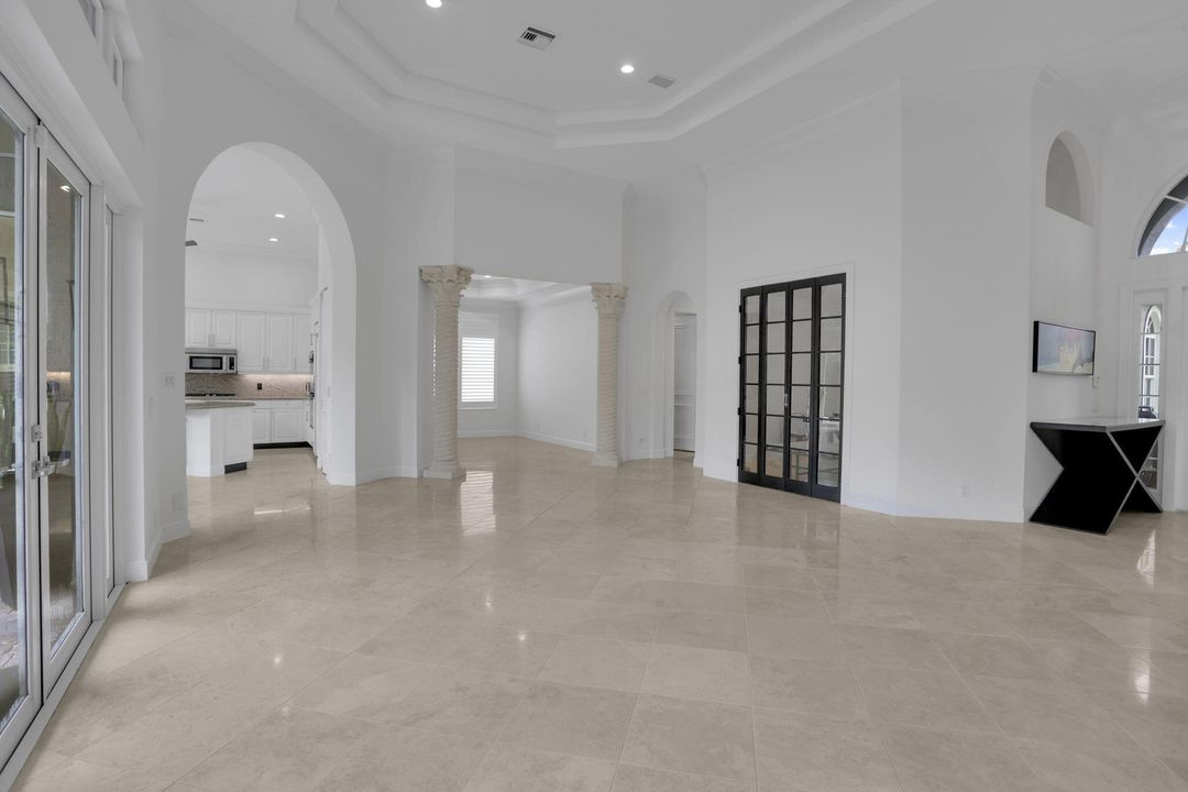 Под контрактом: $1,475,000 (3 спален, 4 ванн, 3083 Квадратных фут)