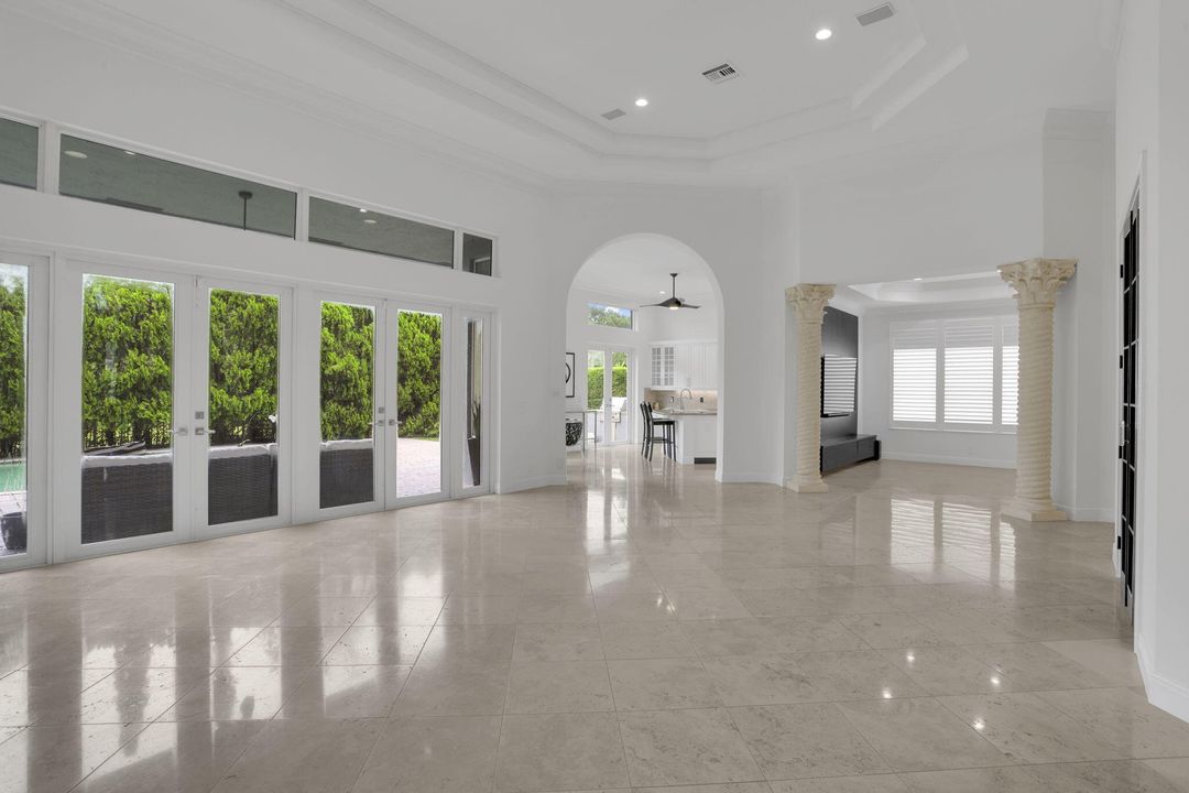 Под контрактом: $1,475,000 (3 спален, 4 ванн, 3083 Квадратных фут)