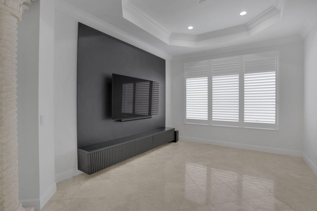 Под контрактом: $1,475,000 (3 спален, 4 ванн, 3083 Квадратных фут)