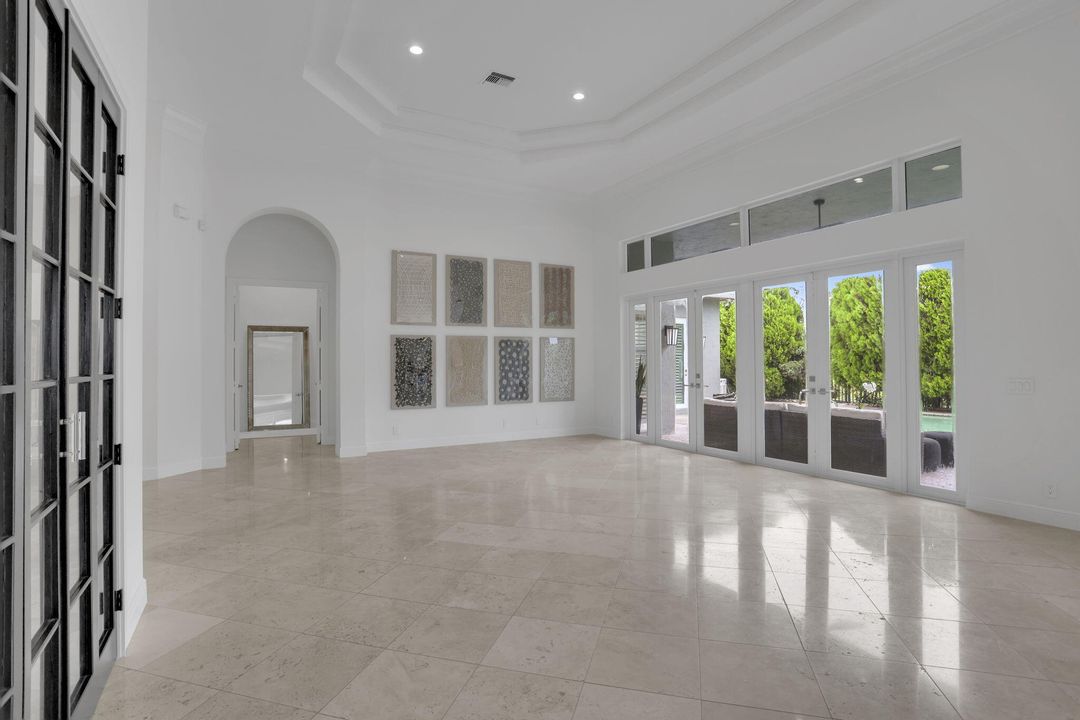 Под контрактом: $1,475,000 (3 спален, 4 ванн, 3083 Квадратных фут)