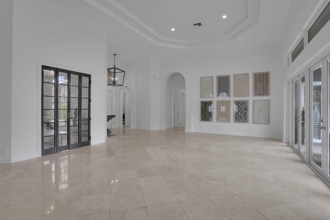 Под контрактом: $1,475,000 (3 спален, 4 ванн, 3083 Квадратных фут)