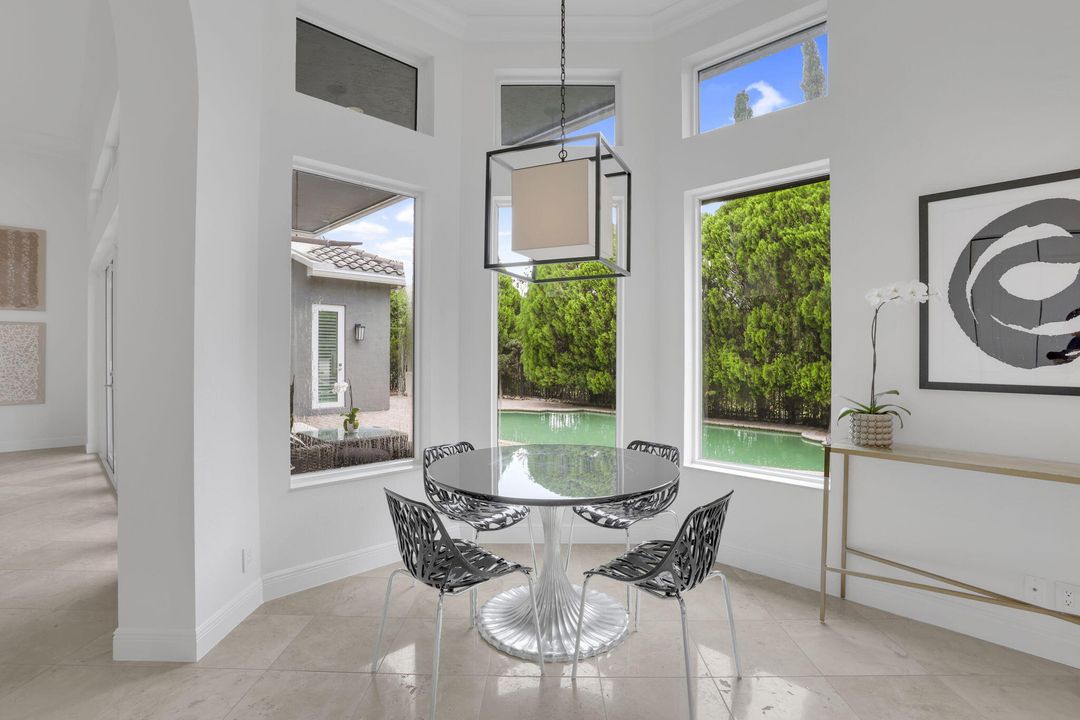 Под контрактом: $1,475,000 (3 спален, 4 ванн, 3083 Квадратных фут)