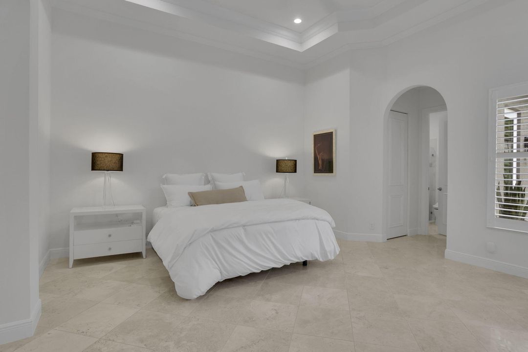 Под контрактом: $1,475,000 (3 спален, 4 ванн, 3083 Квадратных фут)