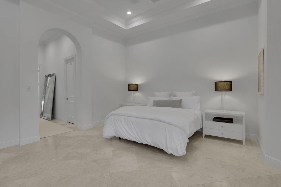 Под контрактом: $1,475,000 (3 спален, 4 ванн, 3083 Квадратных фут)