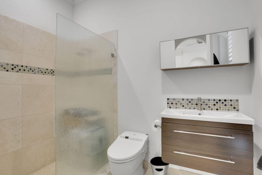 Под контрактом: $1,475,000 (3 спален, 4 ванн, 3083 Квадратных фут)