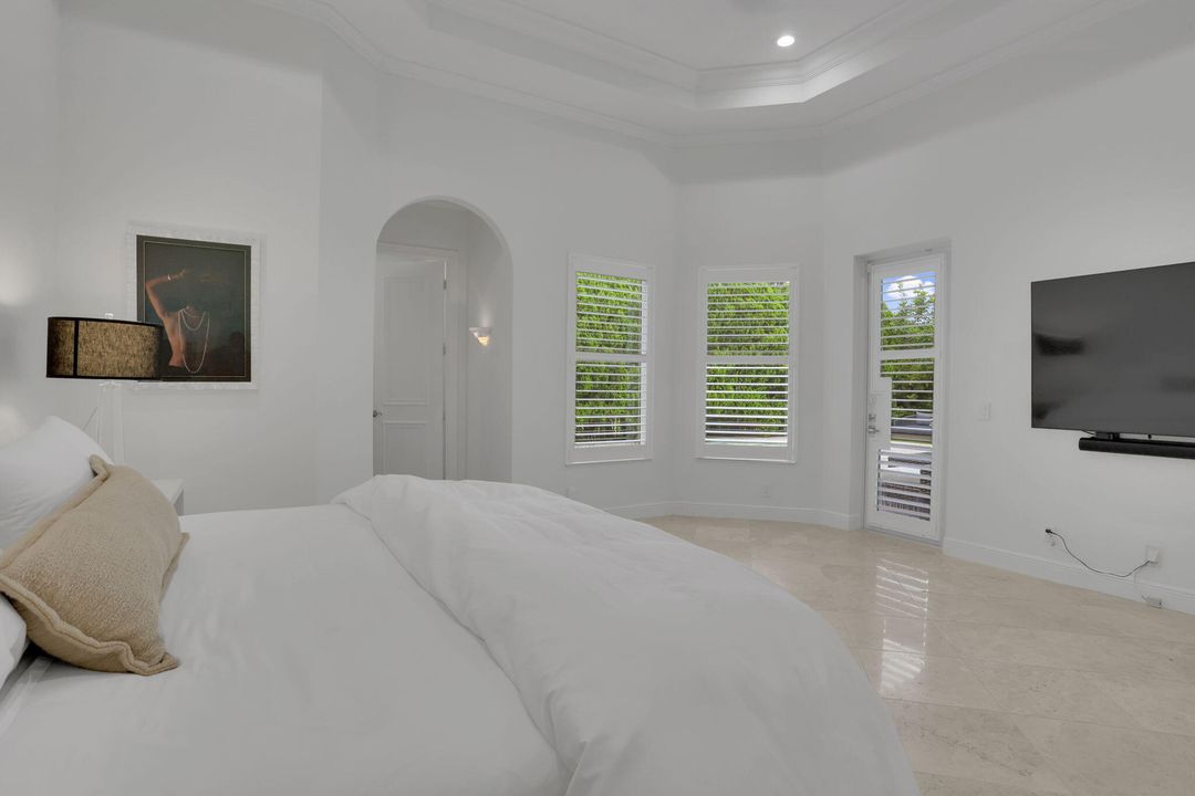 Под контрактом: $1,475,000 (3 спален, 4 ванн, 3083 Квадратных фут)