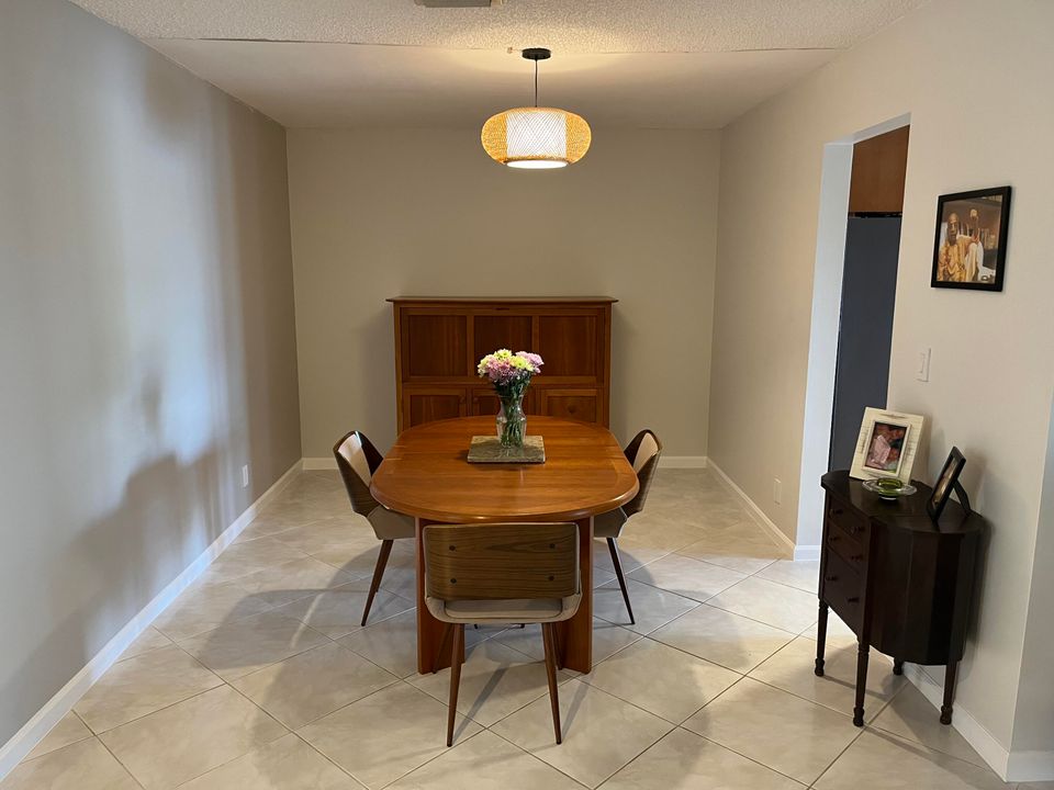 合同活跃: $3,250 (3 贝兹, 2 浴室, 1818 平方英尺)