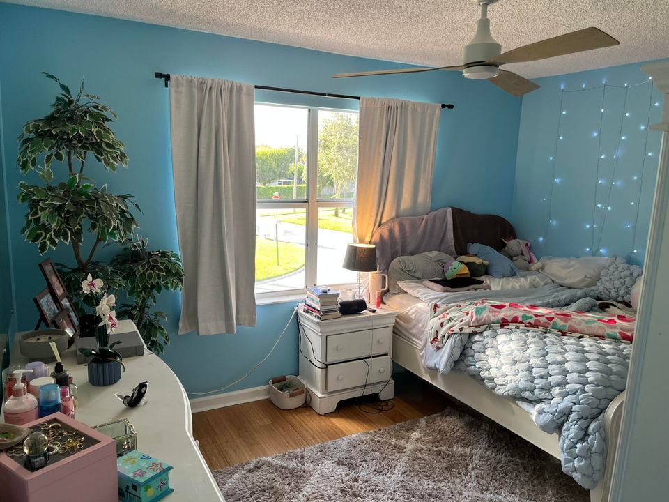 合同活跃: $3,250 (3 贝兹, 2 浴室, 1818 平方英尺)