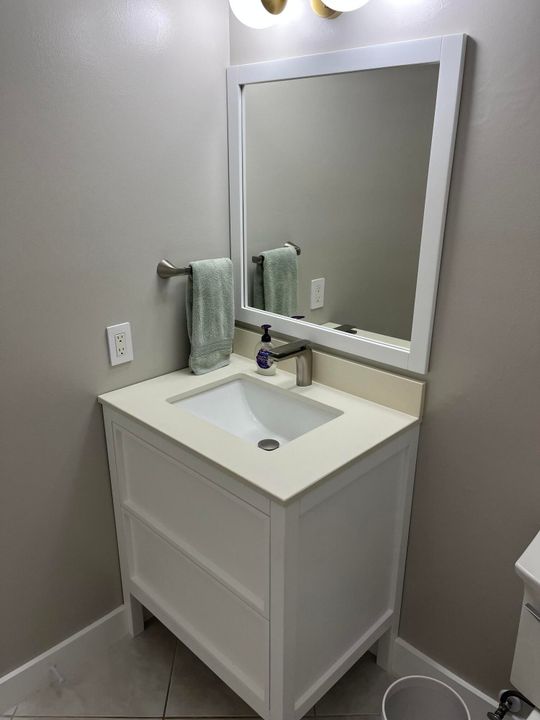 合同活跃: $3,250 (3 贝兹, 2 浴室, 1818 平方英尺)