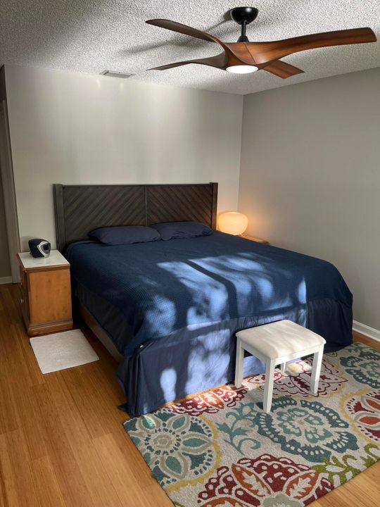 合同活跃: $3,250 (3 贝兹, 2 浴室, 1818 平方英尺)