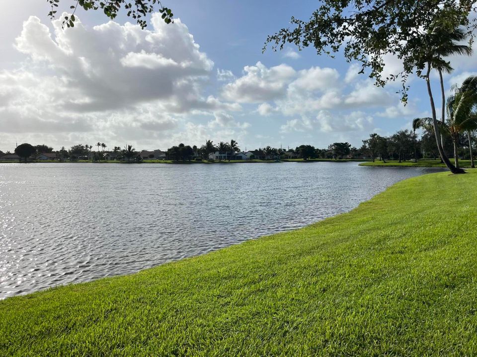 合同活跃: $3,250 (3 贝兹, 2 浴室, 1818 平方英尺)