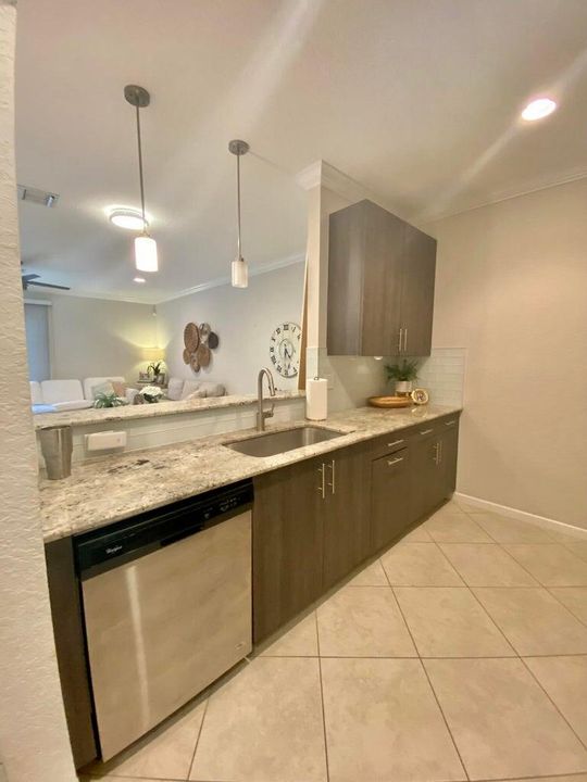 Под контрактом: $2,600 (3 спален, 2 ванн, 1622 Квадратных фут)