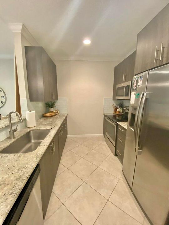 Под контрактом: $2,600 (3 спален, 2 ванн, 1622 Квадратных фут)