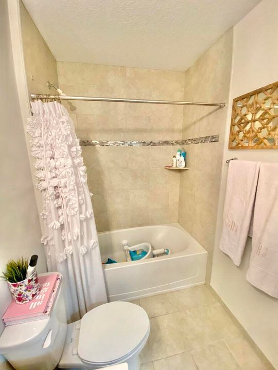 Под контрактом: $2,600 (3 спален, 2 ванн, 1622 Квадратных фут)