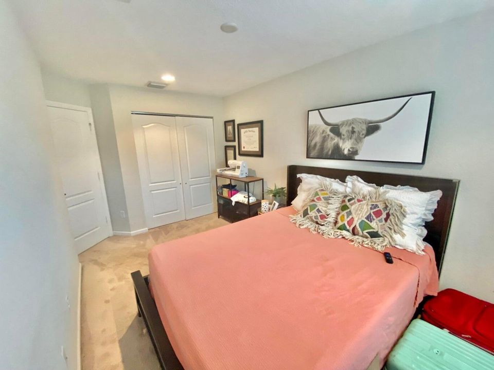 Под контрактом: $2,600 (3 спален, 2 ванн, 1622 Квадратных фут)