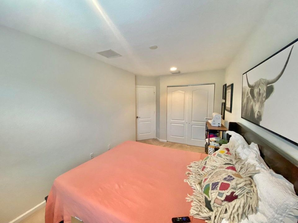 Под контрактом: $2,600 (3 спален, 2 ванн, 1622 Квадратных фут)