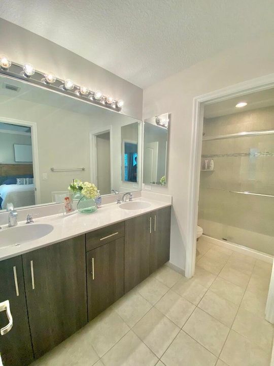 Под контрактом: $2,600 (3 спален, 2 ванн, 1622 Квадратных фут)