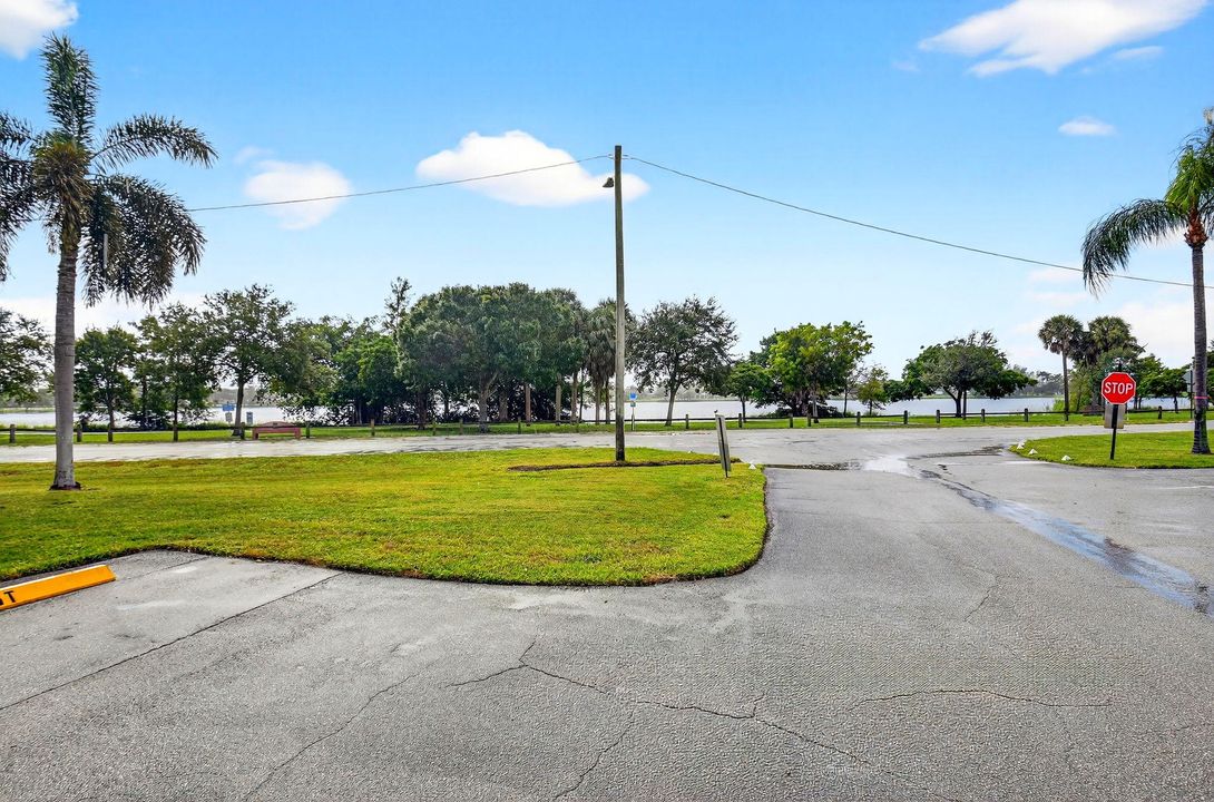 For Sale: $90,000 (1 beds, 1 baths, 612 Square Feet)