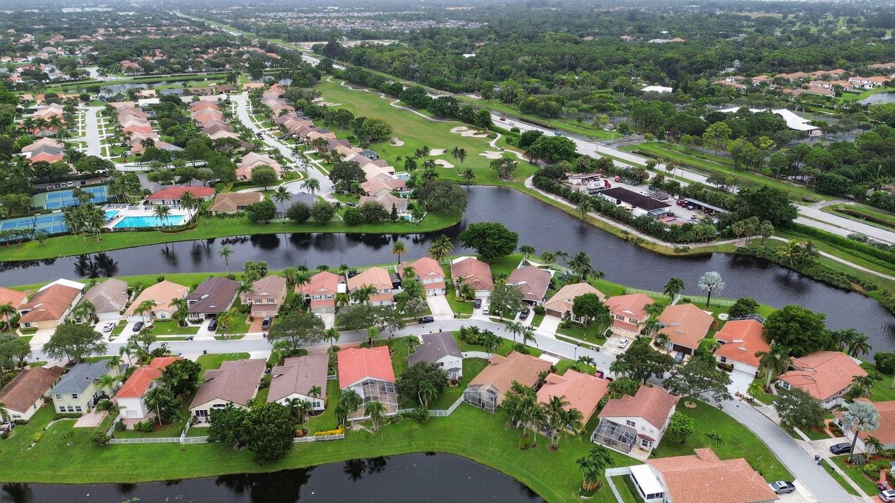 Active With Contract: $539,999 (3 beds, 2 baths, 1860 Square Feet)