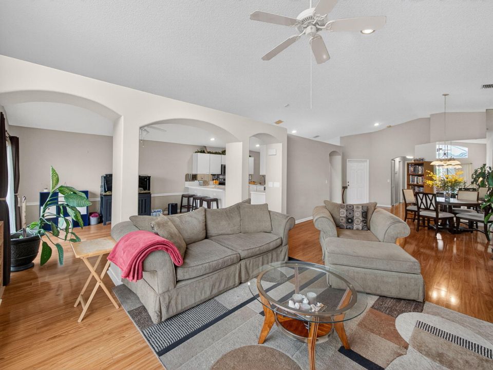 Active With Contract: $539,999 (3 beds, 2 baths, 1860 Square Feet)