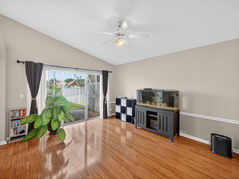 Active With Contract: $539,999 (3 beds, 2 baths, 1860 Square Feet)