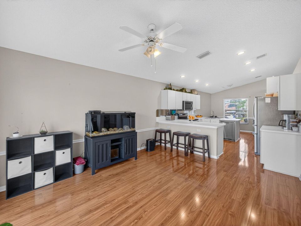 Active With Contract: $539,999 (3 beds, 2 baths, 1860 Square Feet)