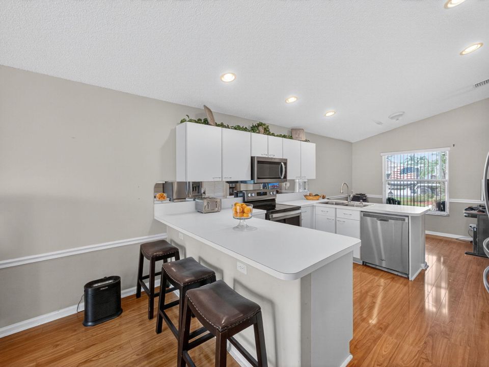 Active With Contract: $539,999 (3 beds, 2 baths, 1860 Square Feet)