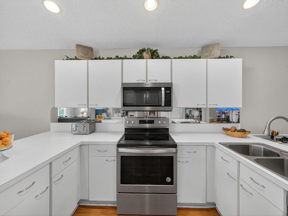 Active With Contract: $539,999 (3 beds, 2 baths, 1860 Square Feet)