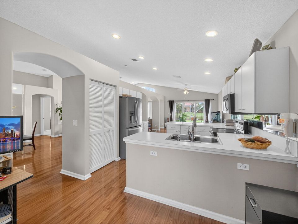 Active With Contract: $539,999 (3 beds, 2 baths, 1860 Square Feet)