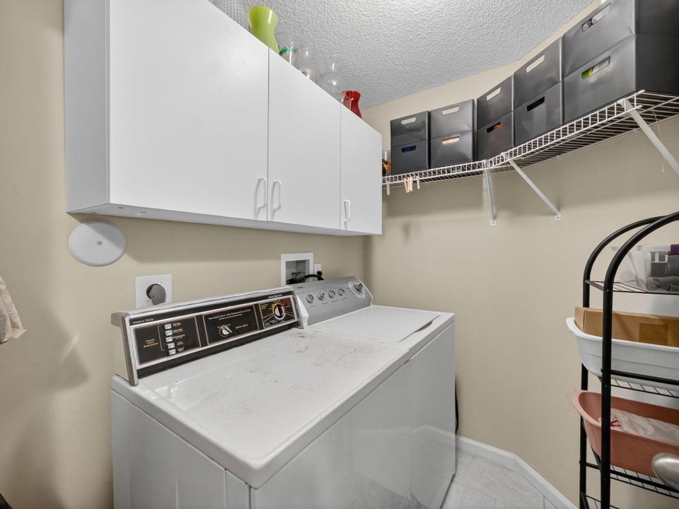 Active With Contract: $539,999 (3 beds, 2 baths, 1860 Square Feet)