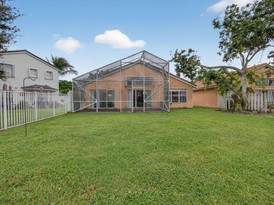 Active With Contract: $539,999 (3 beds, 2 baths, 1860 Square Feet)