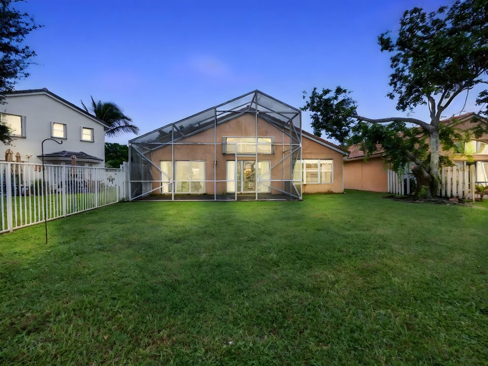 Active With Contract: $539,999 (3 beds, 2 baths, 1860 Square Feet)