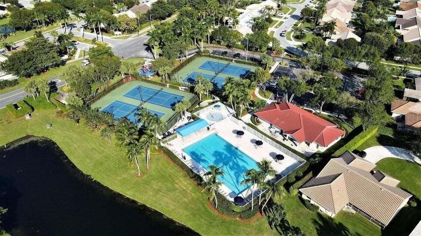 Active With Contract: $539,999 (3 beds, 2 baths, 1860 Square Feet)