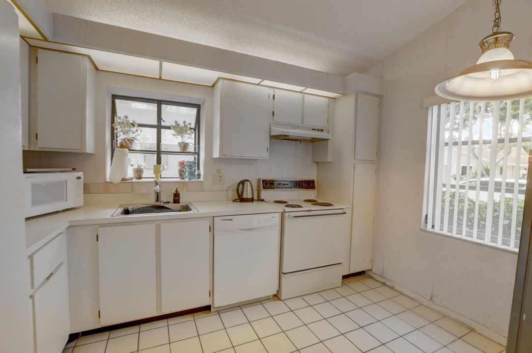 待售: $309,900 (2 贝兹, 2 浴室, 1100 平方英尺)