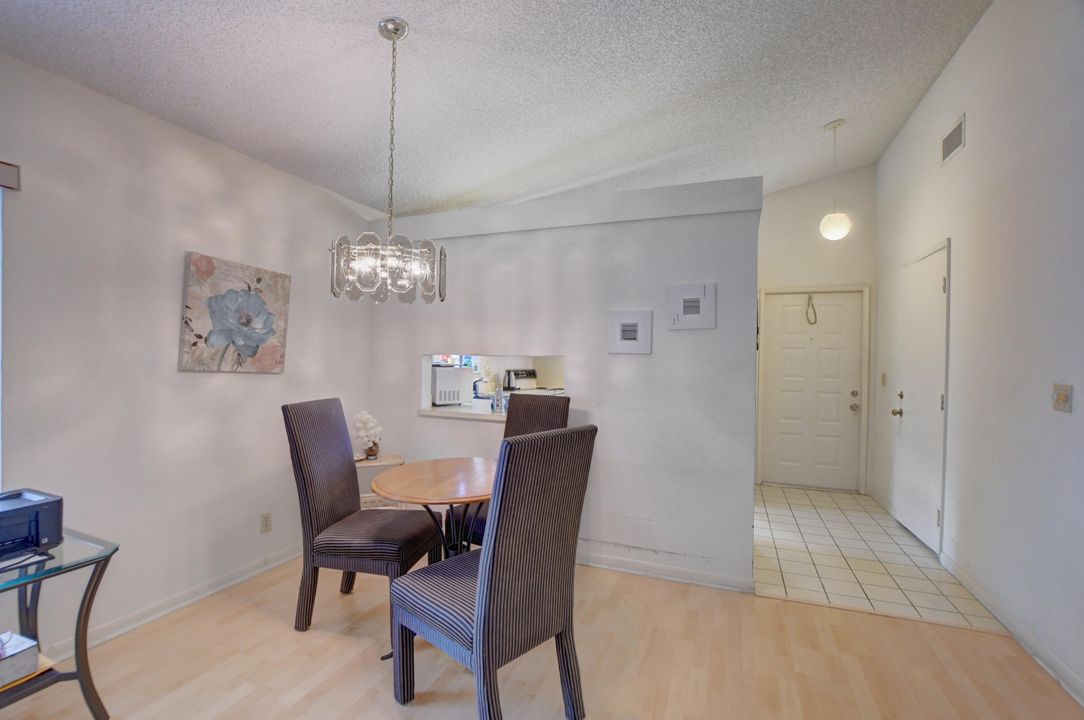 待售: $309,900 (2 贝兹, 2 浴室, 1100 平方英尺)