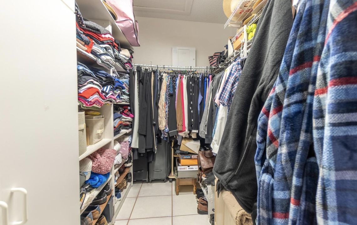 For Sale: $324,900 (3 beds, 2 baths, 1420 Square Feet)