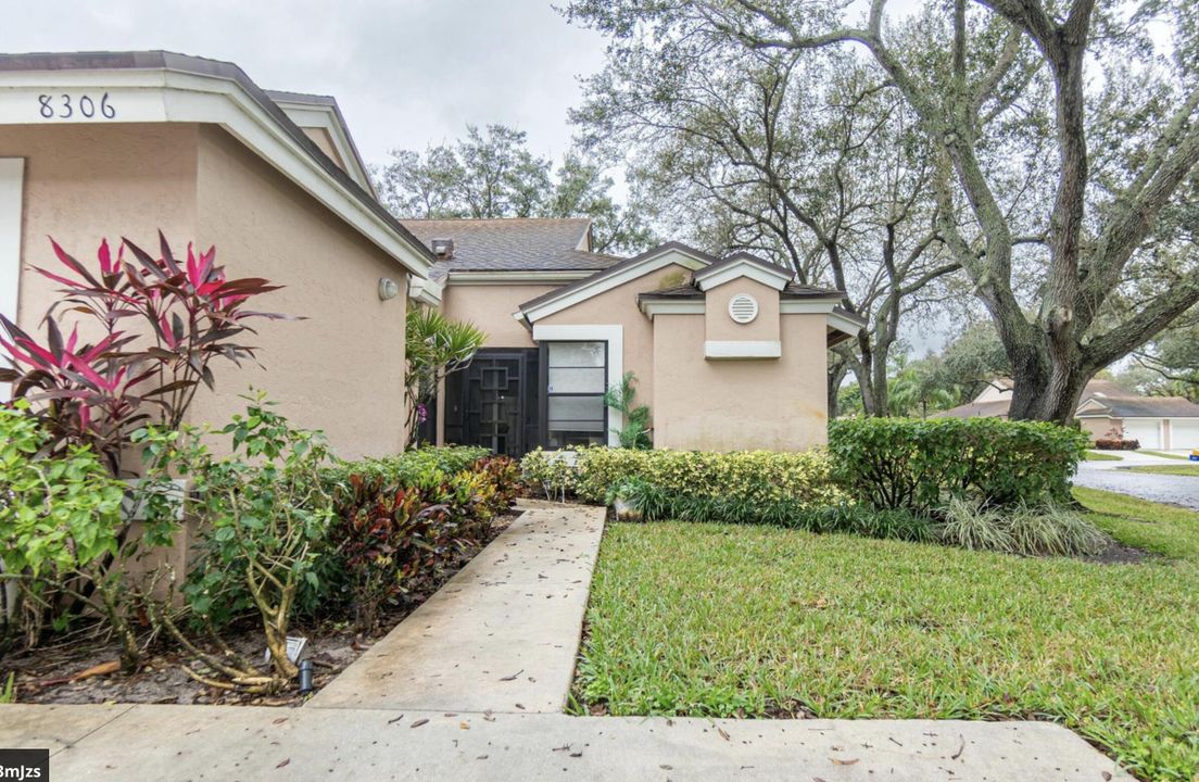 For Sale: $324,900 (3 beds, 2 baths, 1420 Square Feet)