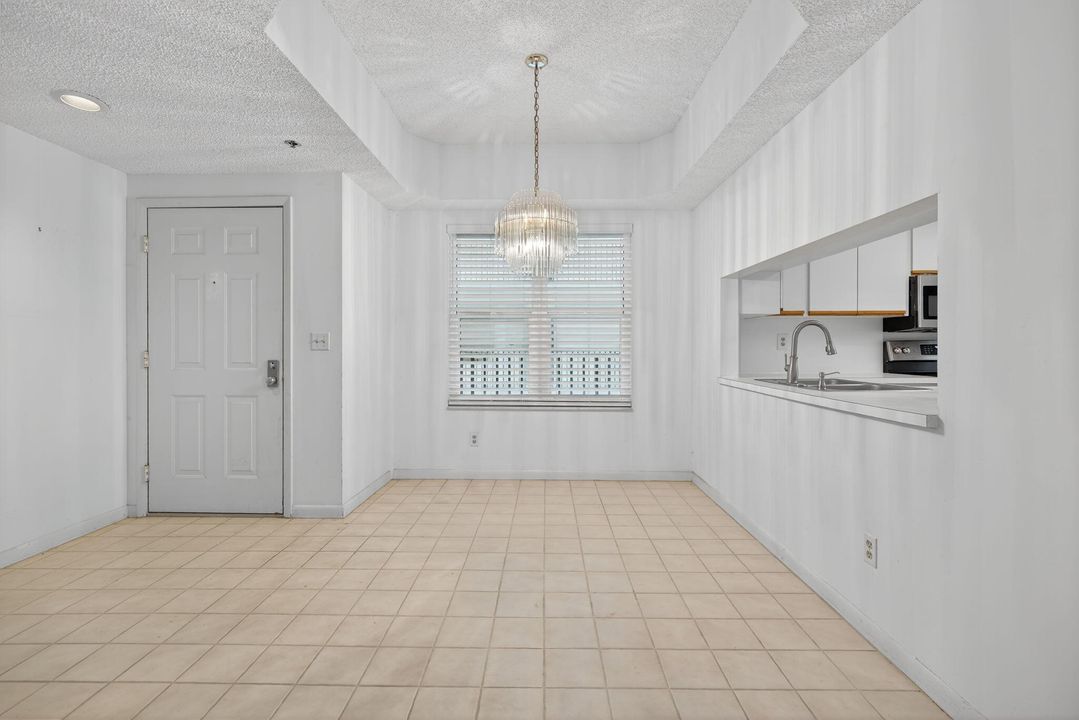 待售: $349,900 (2 贝兹, 2 浴室, 1213 平方英尺)