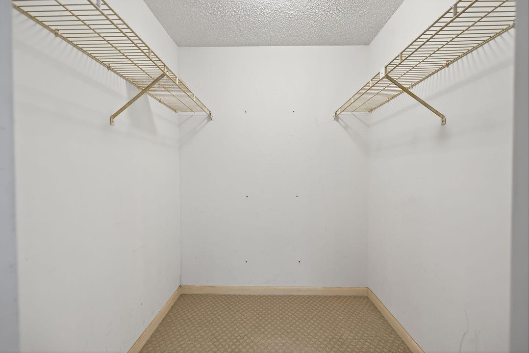 待售: $349,900 (2 贝兹, 2 浴室, 1213 平方英尺)