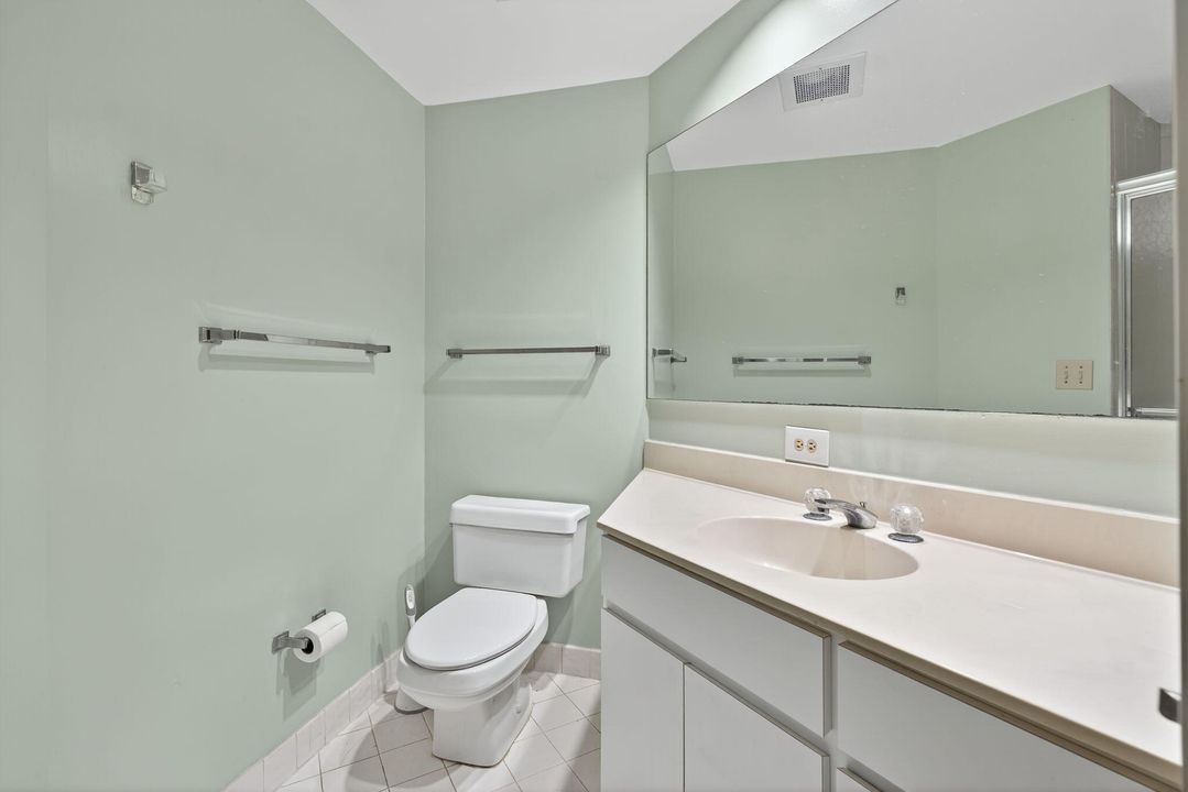 待售: $349,900 (2 贝兹, 2 浴室, 1213 平方英尺)