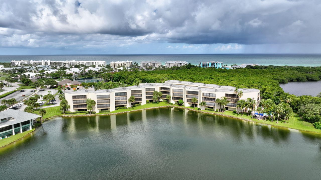 待售: $349,900 (2 贝兹, 2 浴室, 1213 平方英尺)