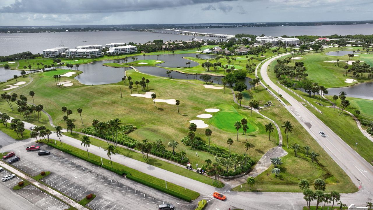 待售: $349,900 (2 贝兹, 2 浴室, 1213 平方英尺)