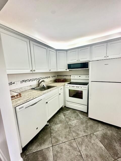 Active With Contract: $1,450 (1 beds, 1 baths, 715 Square Feet)