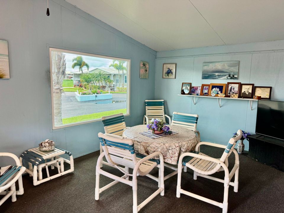 For Sale: $159,000 (2 beds, 2 baths, 1329 Square Feet)