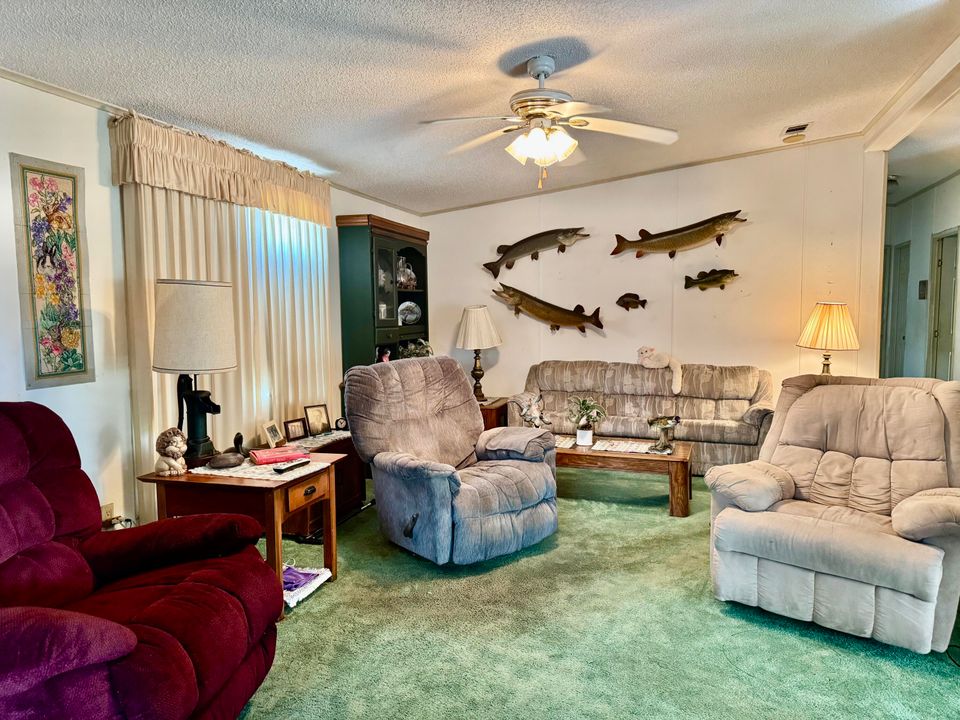 For Sale: $159,000 (2 beds, 2 baths, 1329 Square Feet)